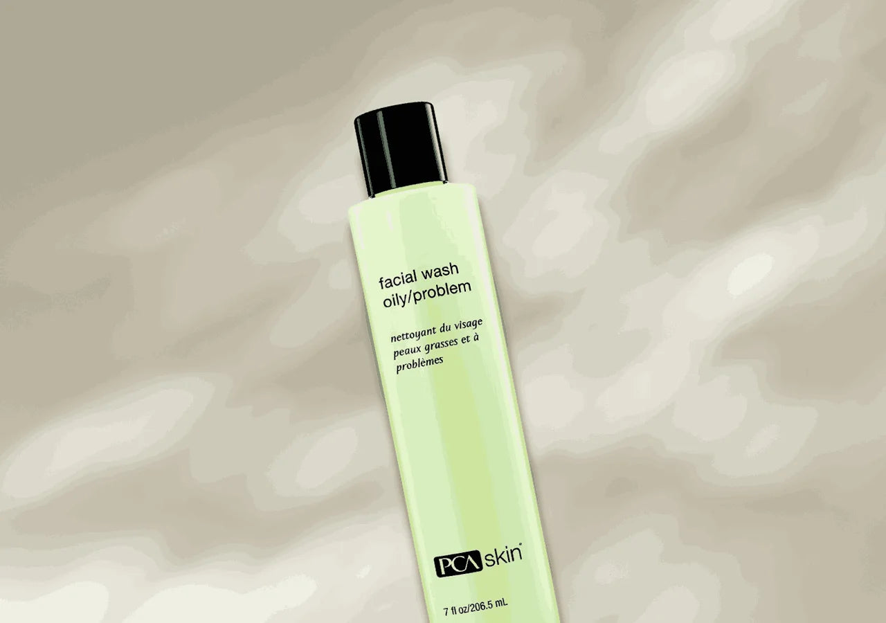 PCA Skin Facial Wash Oily/Problem hydrates and soothes with aloe vera, reducing redness and irritation while supporting the skin’s natural barrier.