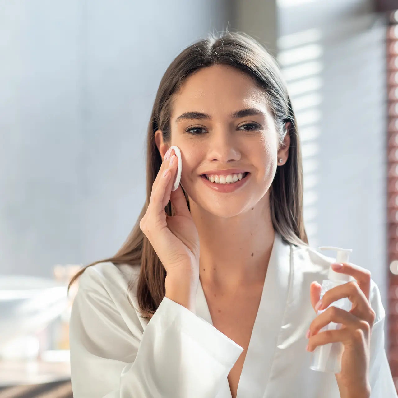 SkinCeuticals LHA Toner unclogs pores and removes excess oil for a clearer, balanced complexion.