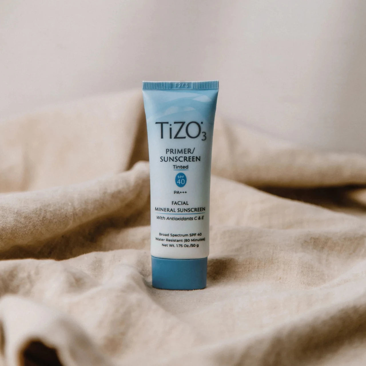 TIZO3 Facial Primer Tinted offers broad-spectrum mineral SPF protection, shielding your skin from harmful UVA and UVB rays for all-day defense.