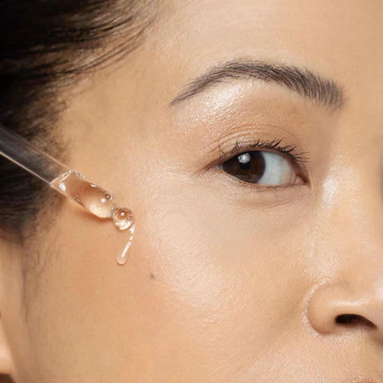 Vivier® Serum 10 is suitable for all skin types, including sensitive, offering hydration, brightness, and smoother skin without irritation.